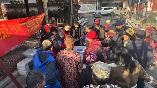 600浙江丽水：反邪教宣传接地气 平安种子播进村图片1_副本.jpg